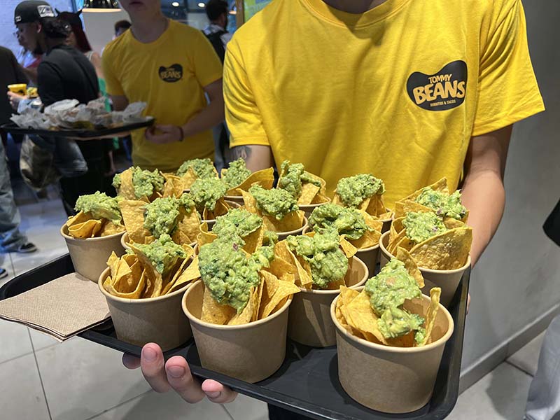 Fotos sociales del lanzamientos de las Michedas en Tommy Beans, Enero 2026