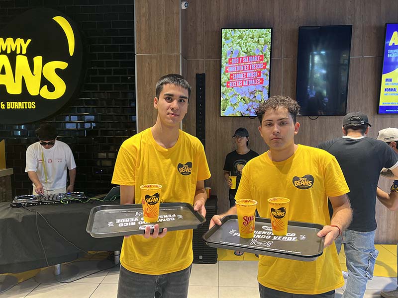 Fotos sociales del lanzamientos de las Michedas en Tommy Beans, Enero 2026