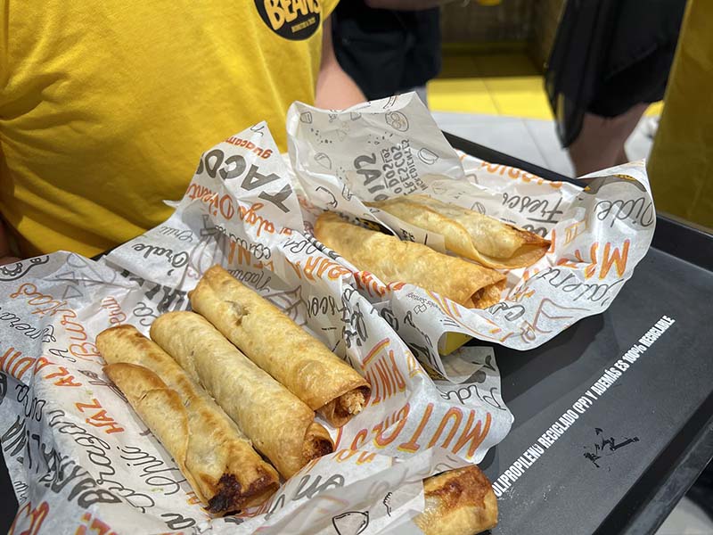 Fotos sociales del lanzamientos de las Michedas en Tommy Beans, Enero 2026