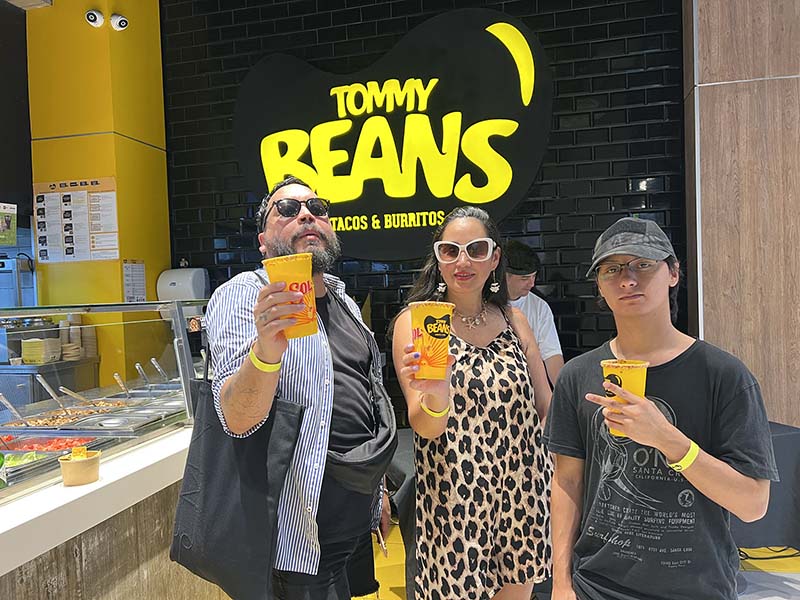 Fotos sociales del lanzamientos de las Michedas en Tommy Beans, Enero 2026