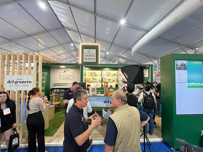 Fotos de la feria Food Service 2025, los Premio Fuego y el Almuerzo de la Fegach