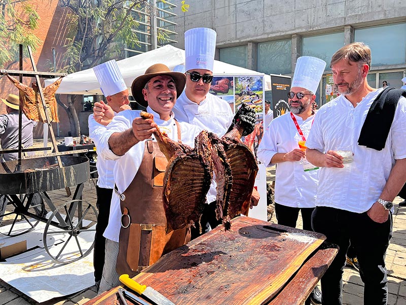 Fotos de la feria Food Service 2025, los Premio Fuego y el Almuerzo de la Fegach